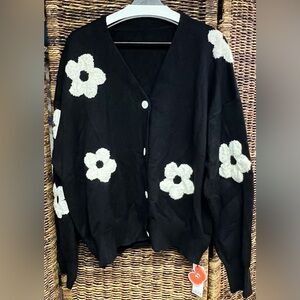 Cider- Black and White Floral Women's Sweater, Size:4XL, New with tags